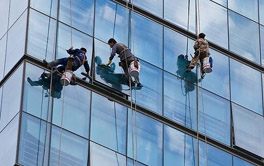 高空作業(yè)外墻清洗應(yīng)注意的事項有哪些?