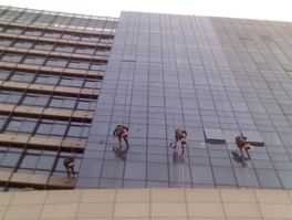 高空外墻清洗需要具備哪些資質？