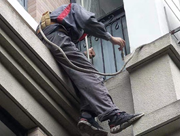 陽臺(tái)窗戶漏雨怎么防水維修