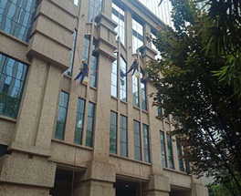 外墻清洗公司要準(zhǔn)備哪些外墻打掃工具?