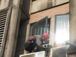 窗戶框縫隙漏水怎么辦?